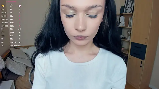 LynnCiprian online show from April 24, 8:22 pm