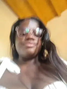 YourLiaa  online show from March 22, 6:58 pm