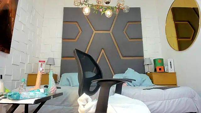 juana valkiria online show from March 18, 5:45 am