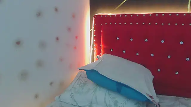 danielawidx online show from April 7, 8:22 pm