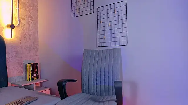 MiiaCullens online show from March 12, 1:25 pm