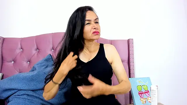 Liz Grettel online show from April 11, 6:33 pm