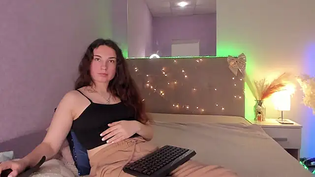 JosephineRows online show from March 26, 1:57 pm