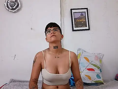 Nini Smith online show from April 4, 6:40 pm