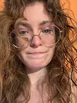 Hii Adel online show from April 7, 8:44 pm