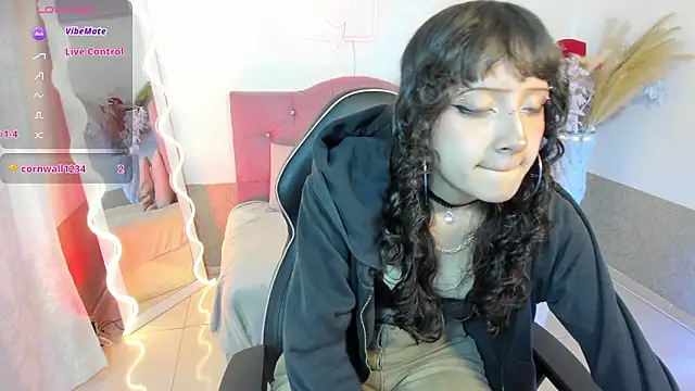 MILY TAY online show from March 23, 11:49 am