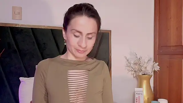 TinnaMoon online show from March 18, 1:21 am