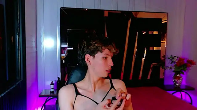 Stefany PiInk online show from April 4, 1:43 pm