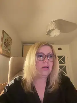 JanieLight53 online show from April 12, 6:33 pm