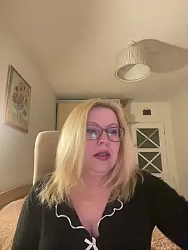 JanieLight53 online show from April 8, 7:16 pm