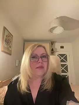 JanieLight53 online show from April 14, 7:03 pm