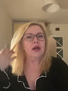 JanieLight53 online show from April 5, 9:25 pm