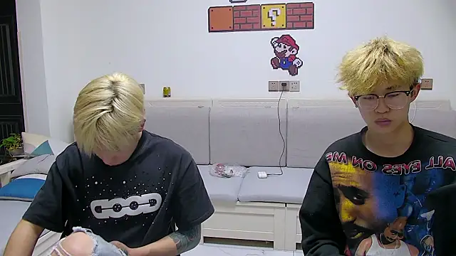 Chili-001 online show from April 5, 1:32 pm