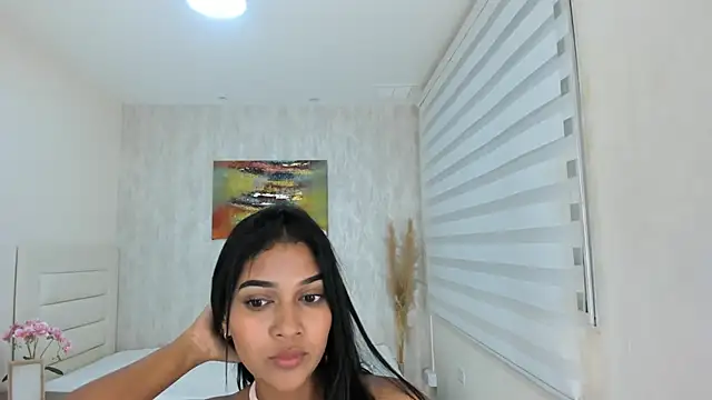 Geena Vogue online show from March 10, 2:10 pm