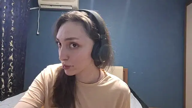 CindyLight online show from April 10, 4:02 pm