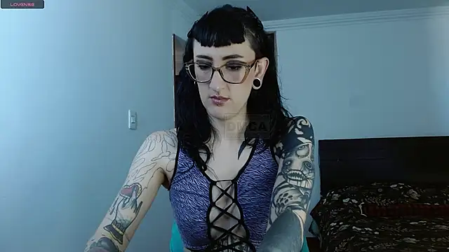 VelvetVal  online show from April 12, 4:10 pm