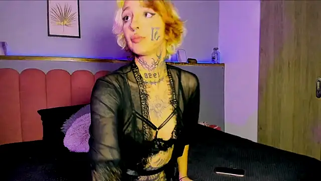 MidnightSinners online show from June 3, 10:59 pm