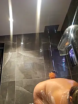 I amAlthaea online show from April 11, 3:27 pm