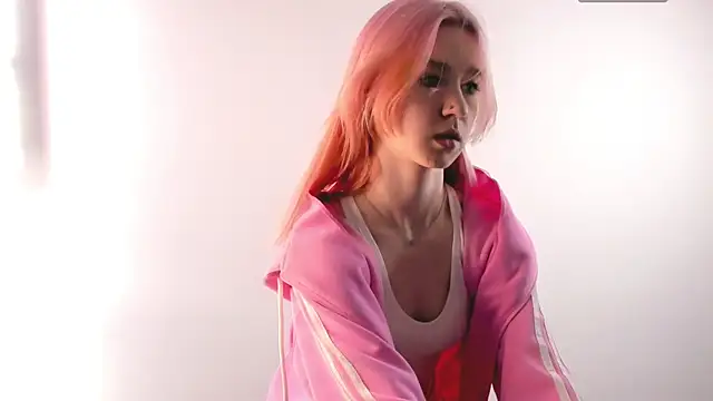 August female online show from April 14, 1:44 pm