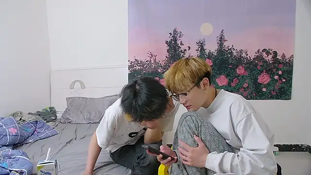 icecream-002 online show from April 14, 8:53 pm