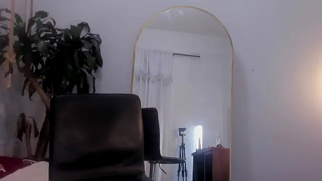 july quinzel online show from March 18, 5:45 am