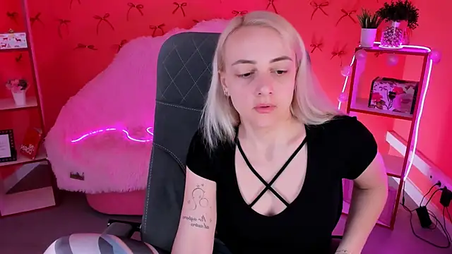 CarolMoor online show from April 30, 9:03 am