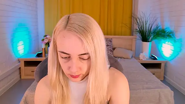 CarolMoor online show from March 26, 9:22 am