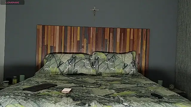 LauraaPeachh1 online show from April 13, 4:14 am