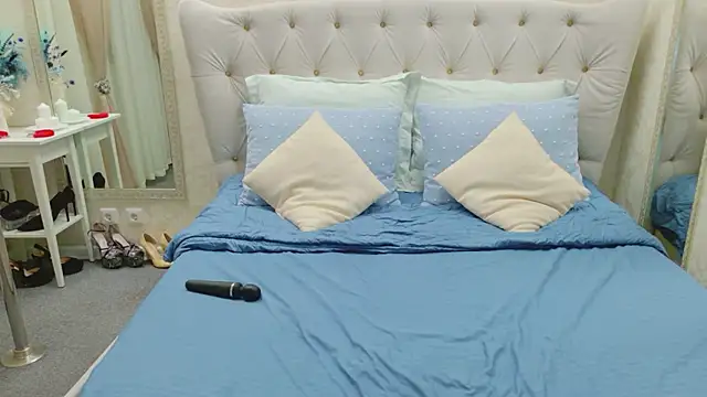 Redhead Vixen  online show from March 21, 2:05 am