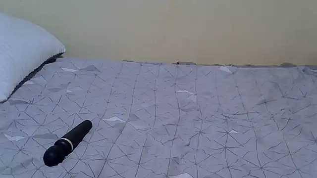 laura-lover online show from April 2, 9:01 pm