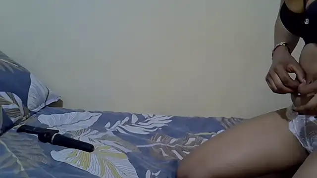 laura-lover online show from April 20, 10:18 am