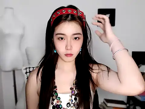 WQueen online show from April 2, 10:35 am