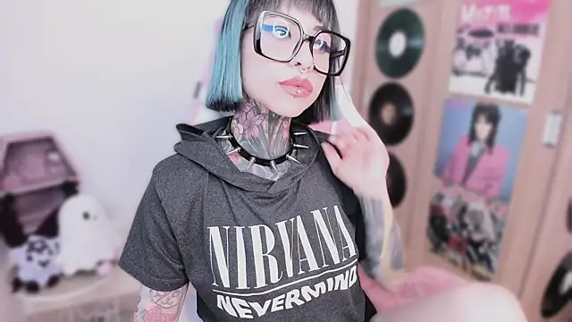 shes creepy online show from April 15, 3:01 pm