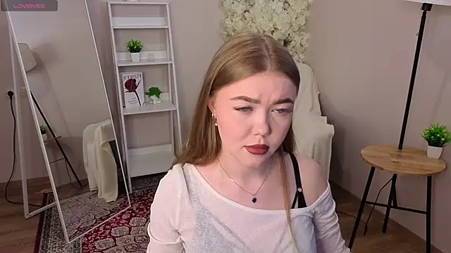 BlondeLina online show from May 31, 5:02 am