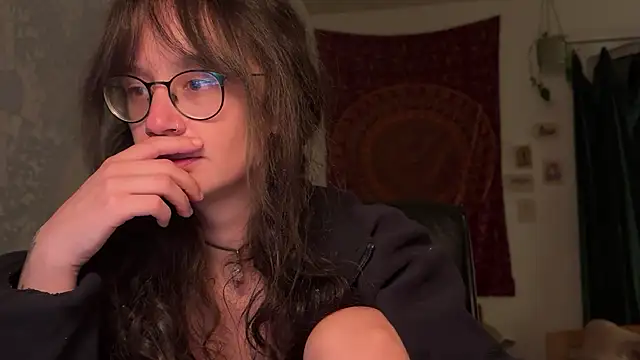 nyxo  online show from April 5, 9:47 pm