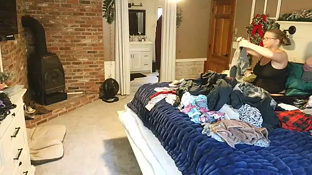 Stickywethoney online show from April 9, 4:56 pm