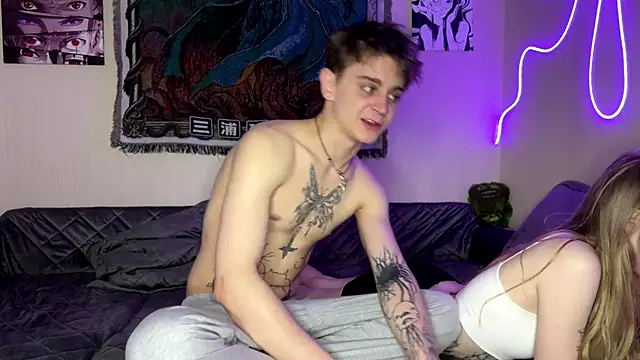 RoxyWave online show from April 7, 5:37 pm