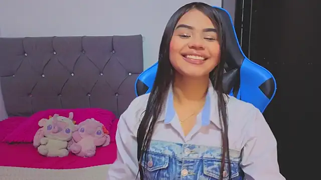 Roxan Luxe online show from March 29, 1:04 am