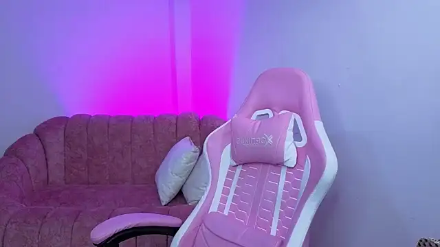 miss  madison online show from April 8, 9:50 pm