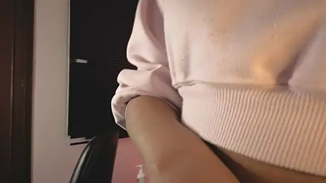 PaulaCutexs online show from April 7, 4:47 am