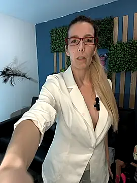 EvaliXiouss online show from March 17, 7:40 pm