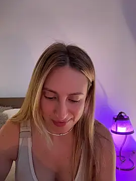 EvaRyen  online show from July 4, 5:20 pm