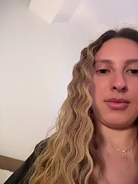 EvaRyen  online show from April 15, 3:23 pm