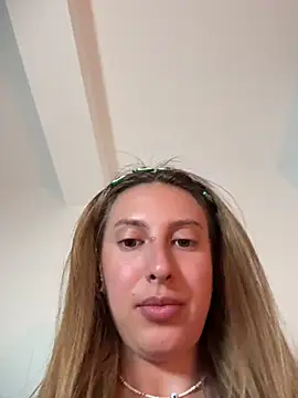 EvaRyen  online show from June 3, 4:45 pm