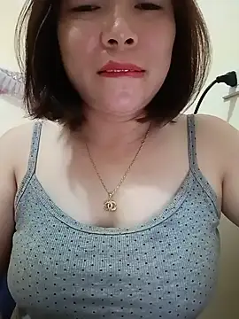 SingleeMomm online show from June 21, 4:11 pm
