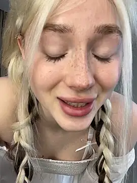 KittiLin online show from April 4, 8:51 pm