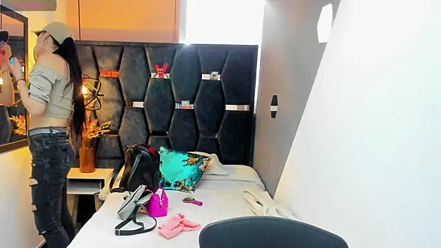 Abril Fox   online show from April 11, 7:50 pm