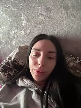 MishellKins online show from April 2, 2:25 pm