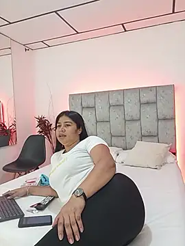 LexyJohnnes  online show from April 14, 1:22 pm