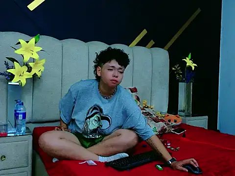 NikiEvanz online show from April 11, 6:30 am